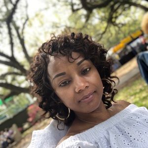 Meet your Posher, Zina